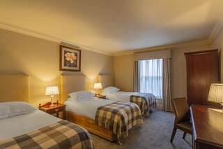 Отель Bunratty Castle Hotel, BW Signature Collection Бунратти Классический трехместный номер с 3 односпальными кроватями-1